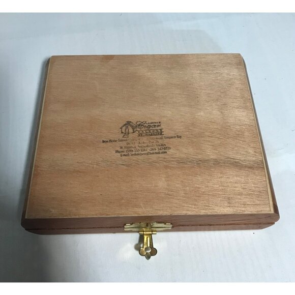 Little Cigar Factory Wooden Box Saint Maarten 7.5" x 6" x 1.5" Hinged Lid - Picture 7 of 12